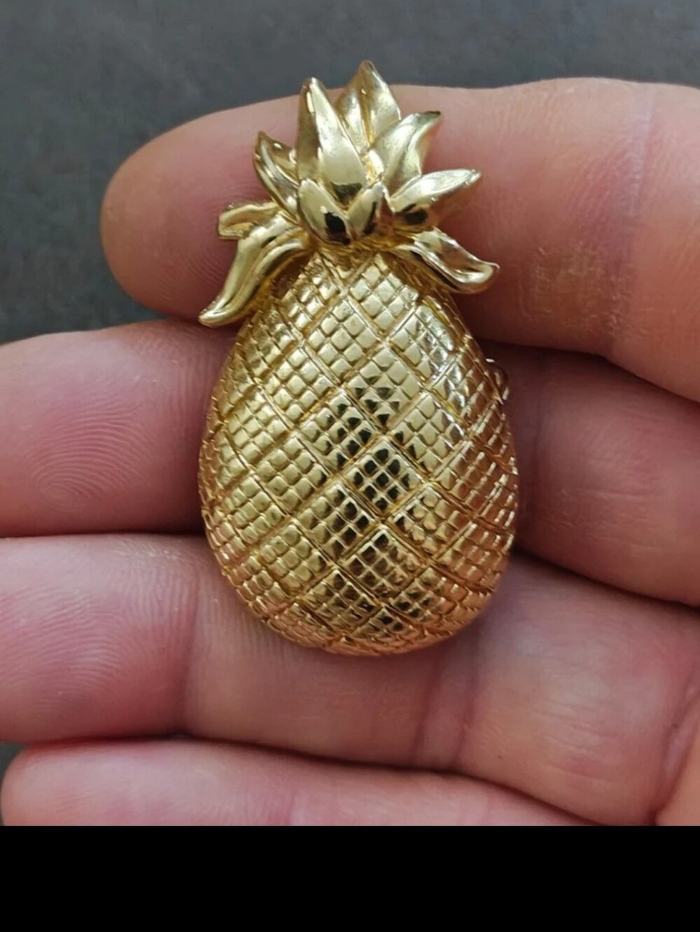 Beautiful Vintage Rare 1980s Signed Garnay Gold Tone Pineapple Brooch & Pendant